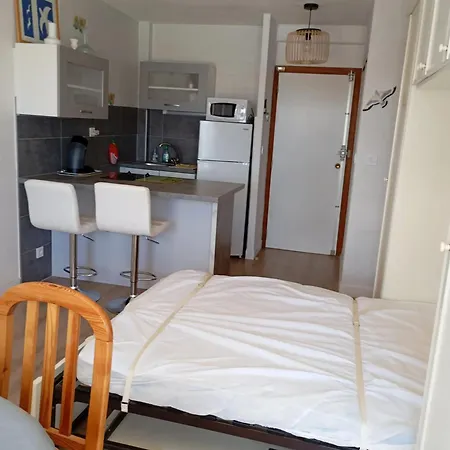 Lägenhet Agreable A 28 M² Avec Piscine