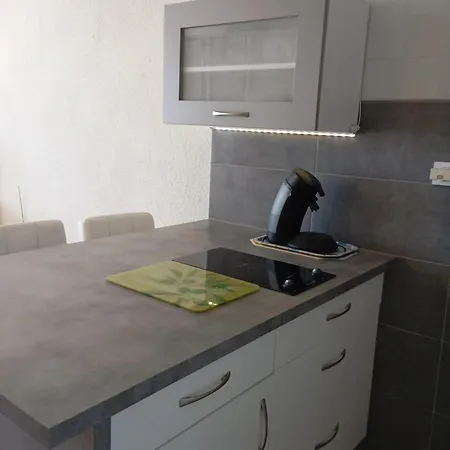 Agreable A 28 M² Avec Piscine Lägenhet