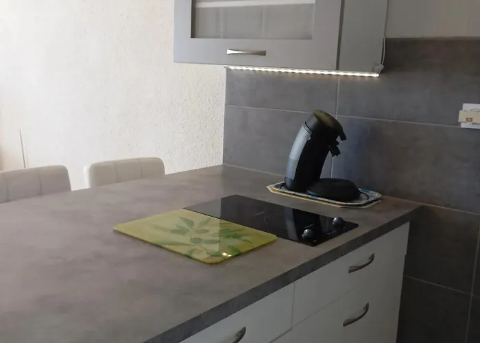 Agreable A 28 M² Avec Piscine Apartment